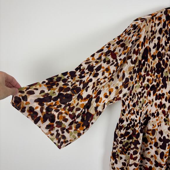 floral & ivy woman 2X Brown animal print blouse top bell sleeve v-neck - Picture 3 of 8